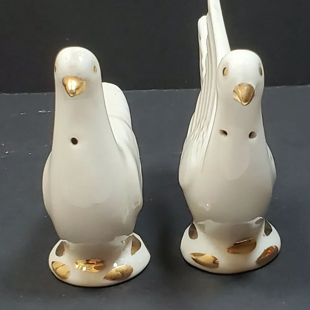 Elbee Art Cleveland Dove Salt & Pepper Shakers w/ Foil Label Hand Decorated